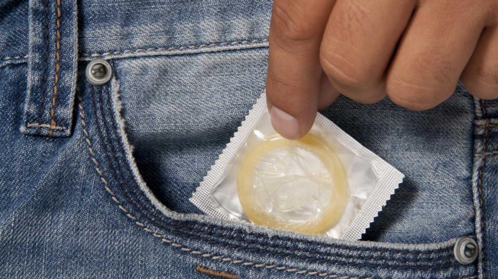 وجود ذرات سفید در ادرار به علت عفونت های مقاربتی