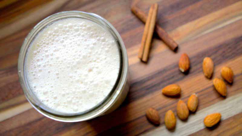 شیک دارچین - بادام