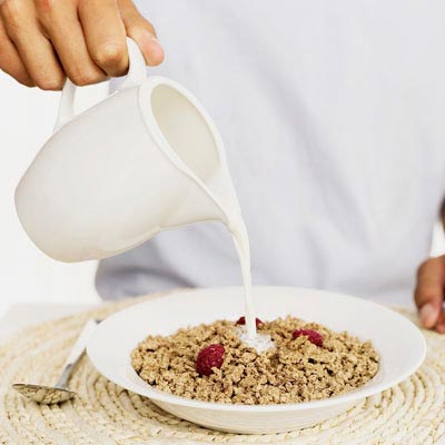 غذاهای نفاخ,مواد غذایی ضد نفخ شکم,لبنیات