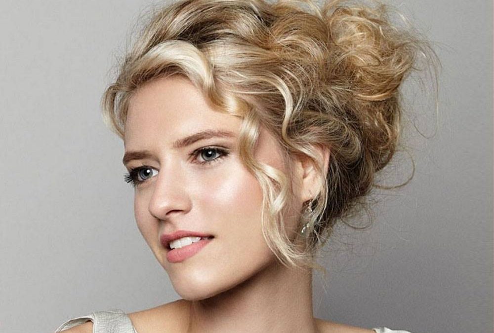 20 ایده شینیون نیمه جمع برای مو نازک‌ها