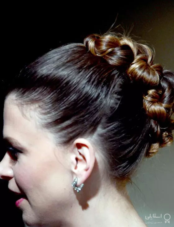 مو جمع شده با گیس سه دم اسبی