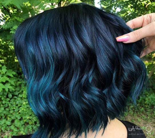 آبی تیره با رشته‌­های فیروزه‌­ای