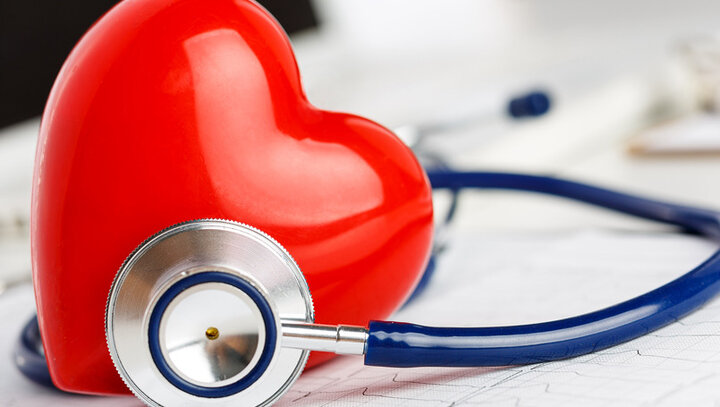 اگر بیماری قلب در شما تشخیص داده شود، پزشک برای کنترل بیماری ترکیبی از روشهای تغییر سبک زندگی، مصرف دارو یا سایر گزینههای درمان را پیشنهاد میکند.