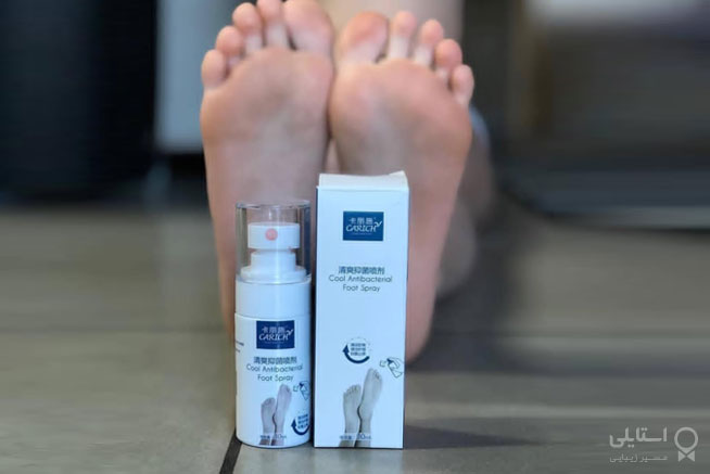  تمیز کردن پاها با محلول آنتی باکتریال