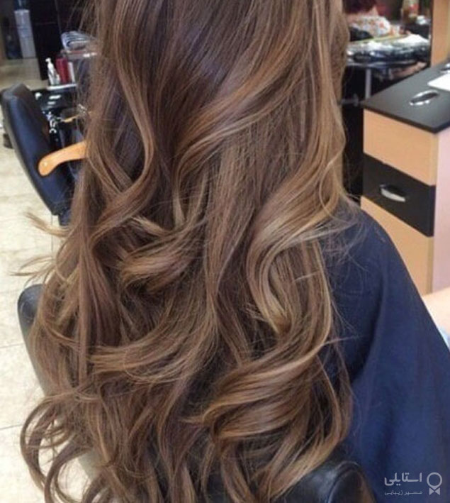 رنگ موی قهوه‌ای گردویی با سایه تافی