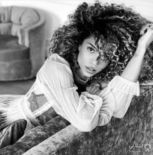 موهای فر رطوبت کمی دارند