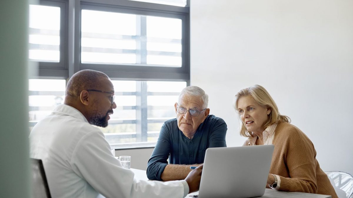 تومور چرب چیست: علائم، علائم و عوارض